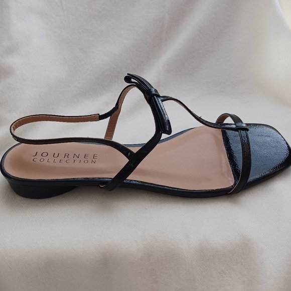 NWT in Box and Original Packing. Journee Collection Black Sandal With Bow - Picture 2 of 5